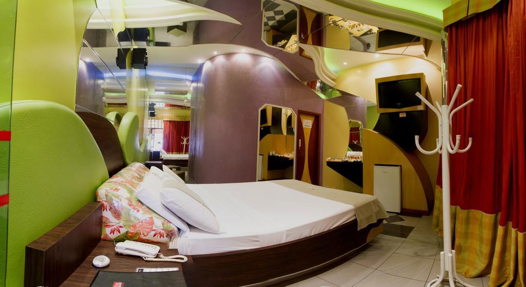 Status Motel - Check In Livre (Adults Only) Serra  Bilik gambar